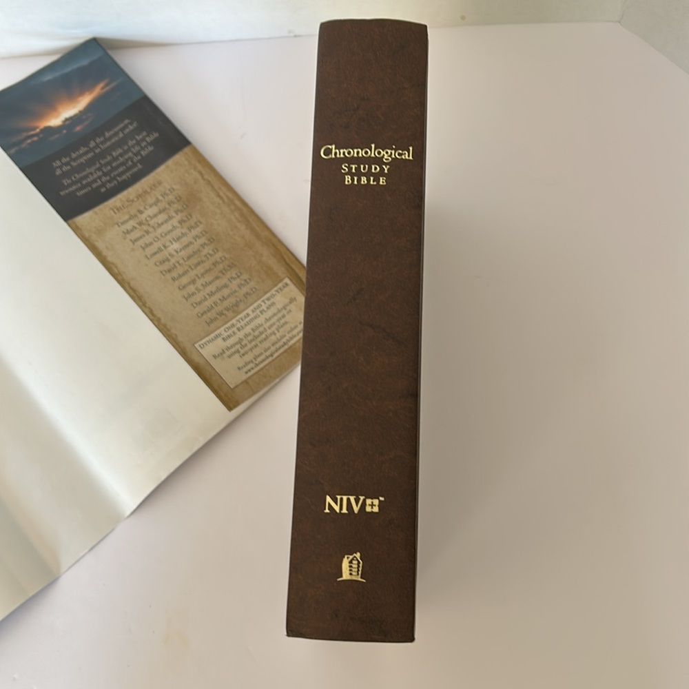 NIV, Chronological Study Bible Hardcover NWT - Picture 6 of 11